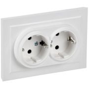 Розетка 2-м СП BRITE РСш12-3-БрАБ 16А в сборе с заземл. защ. шторки арктич. бел. IEK BR-R24-16-K91-F